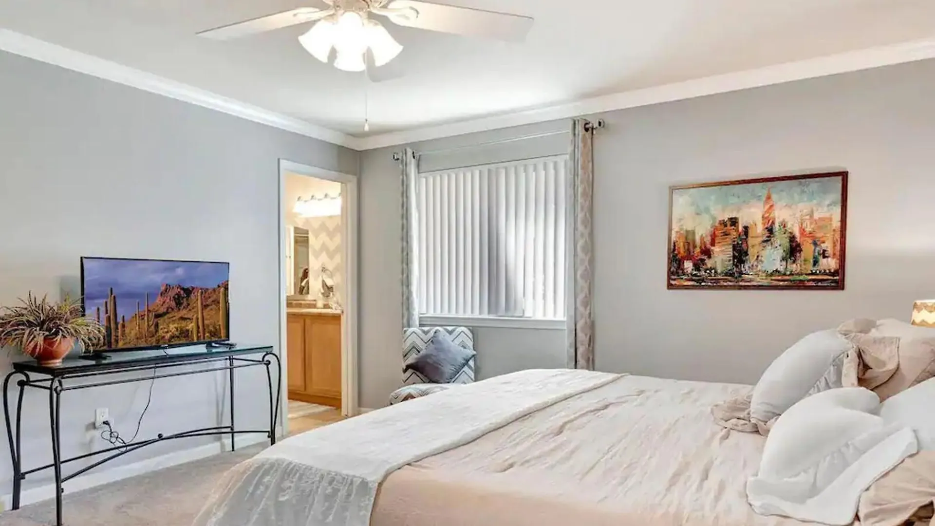 Poolside 2 Bdrm Condo Prime Scottsdale Location بيت للعطل