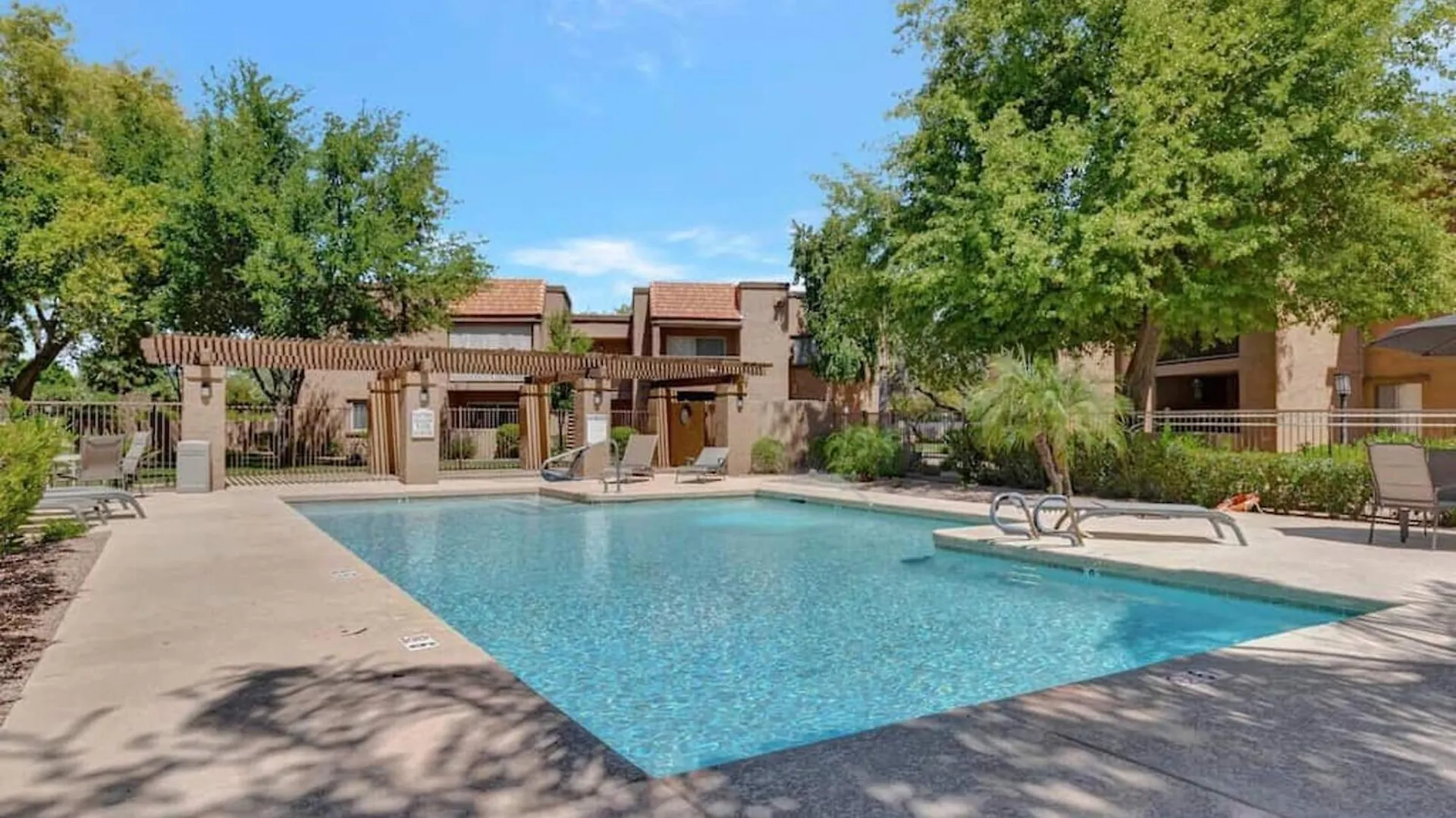 Poolside 2 Bdrm Condo Prime Scottsdale Location